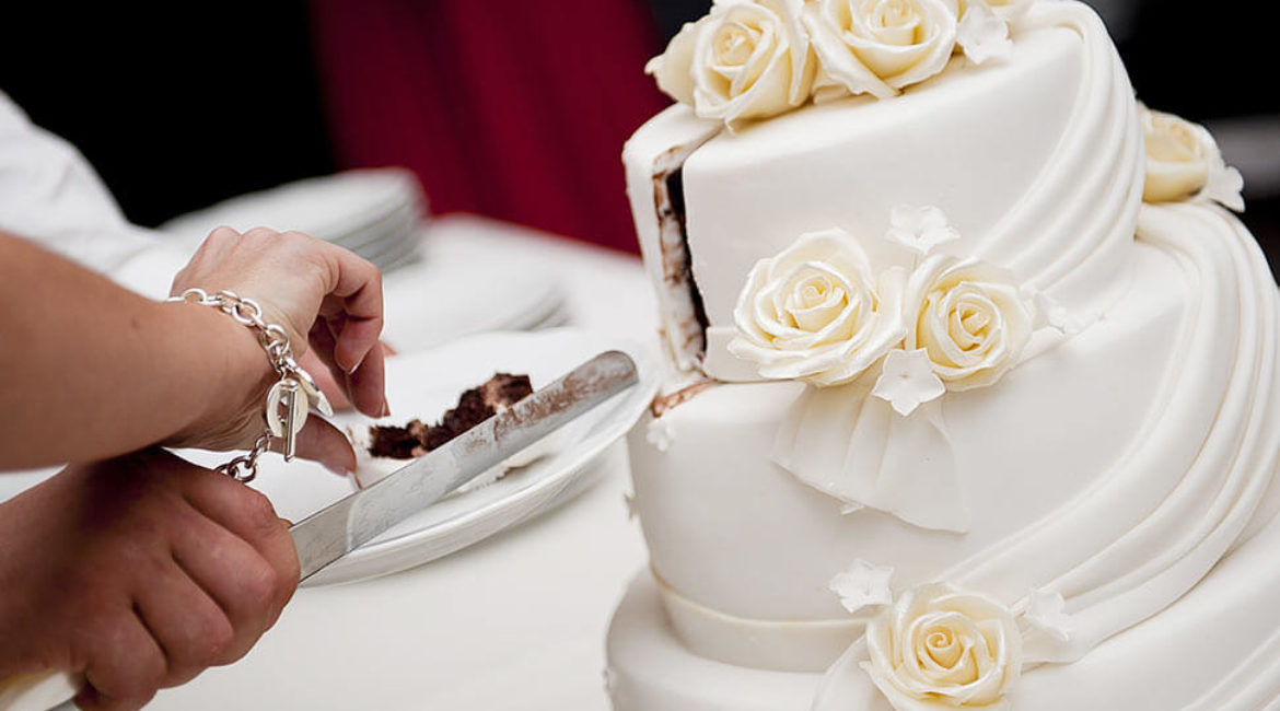 How to make a delicious wedding cake?
