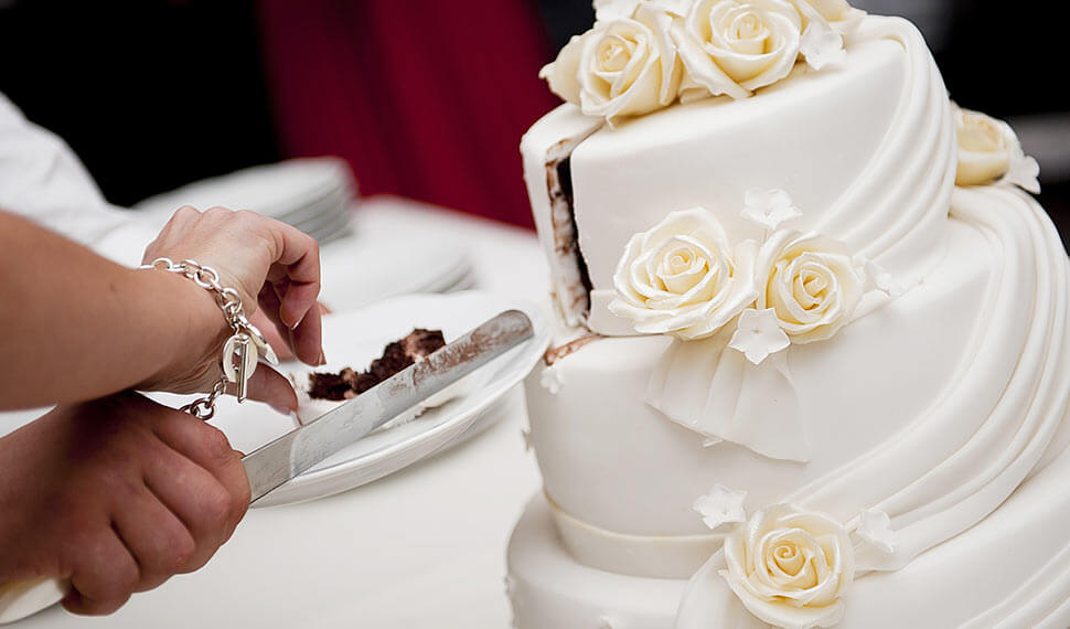 How to make a delicious wedding cake?